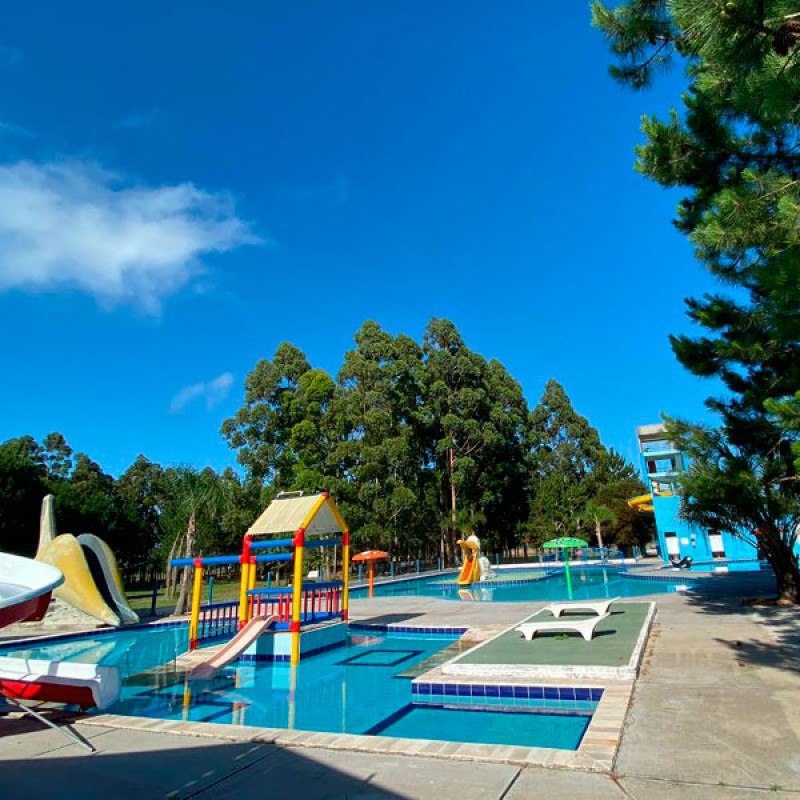 Vista 2 - Piscina com playground